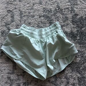lululemon, hotty hot, size 2 2.5 in. , Color- Mint